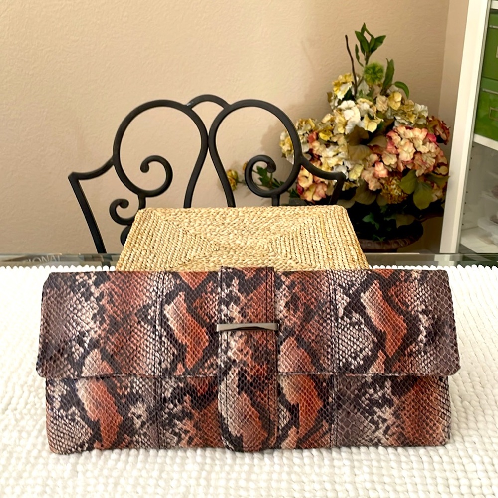 NWOT SNAKE PRINT CLUTCH BY POPPIE JONES,MULTI COLOR
